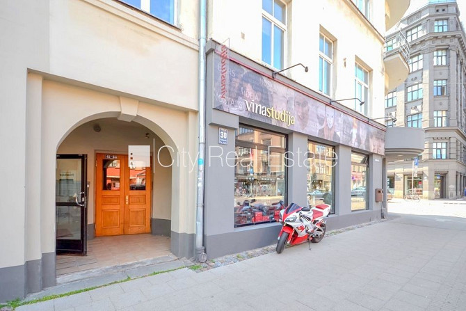 Fasādes māja, renovēta māja, ieeja no ielas, logi vērsti uz ielas pusi, virtuve, halle, Rīga - foto 6