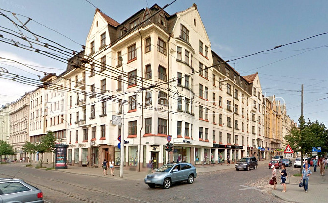 Fasādes māja, labiekārtots apzaļumots pagalms, slēgts pagalms, ieeja no ielas, logi vērsti Rīga - foto 13