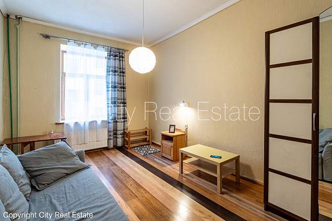 Pagalma ēka, renovēta māja, slēgts pagalms, ieeja no pagalma, ir lifts, kāpņu telpa pēc Rīga - foto 3