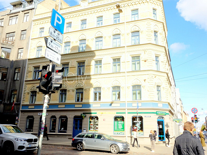Фасадный дом, реновированный дом, закрытый двор, вход с улицы, лифт, окна выходят Рига - изображение 14