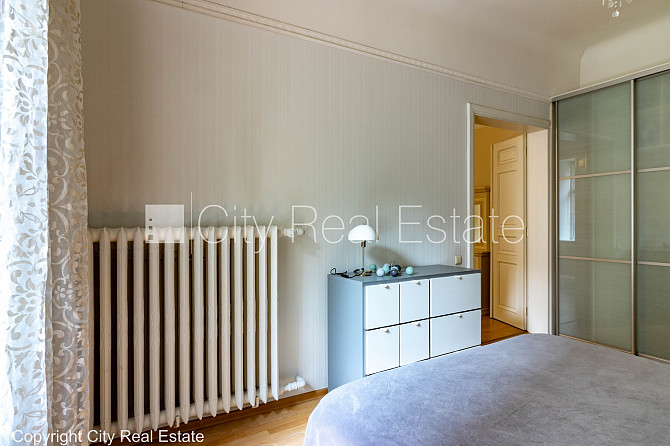 Renovēta māja, slēgts pagalms, ieeja no pagalma, kāpņu telpa pēc kapitālā remonta, logi Rīga - foto 8