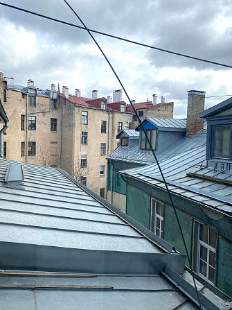 Renovēta māja, slēgts pagalms, mansards, kāpņu telpa pēc kosmētiskā remonta, logi vērsti Rīga - foto 10