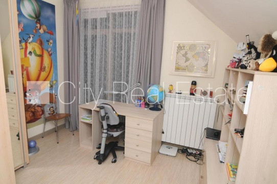Labiekārtots apzaļumots pagalms, iežogota teritorija, guļamistabu skaits 3 gab., istabas Jūrmala - foto 7