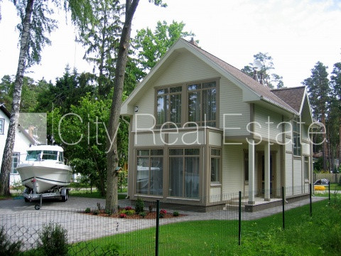 Labiekārtots apzaļumots pagalms, iežogota teritorija, guļamistabu skaits 3 gab., istabas Jūrmala - foto 13