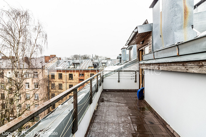 Fasādes māja, labiekārtots apzaļumots pagalms, ieeja no ielas un pagalma, mansards, kāpņu Rīga - foto 17