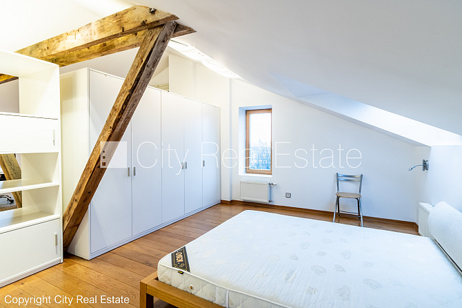 Fasādes māja, labiekārtots apzaļumots pagalms, ieeja no ielas un pagalma, mansards, kāpņu Rīga - foto 11