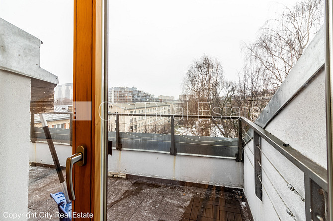 Fasādes māja, labiekārtots apzaļumots pagalms, ieeja no ielas un pagalma, mansards, kāpņu Rīga - foto 15