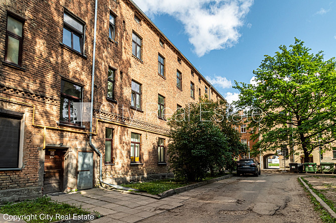 Fasādes māja, renovēta māja, vieta automašīnai, ieeja no ielas un pagalma, logi vērsti Rīga - foto 20