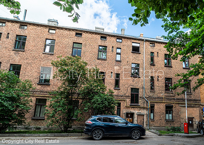 Fasādes māja, renovēta māja, vieta automašīnai, ieeja no ielas un pagalma, logi vērsti Rīga - foto 19