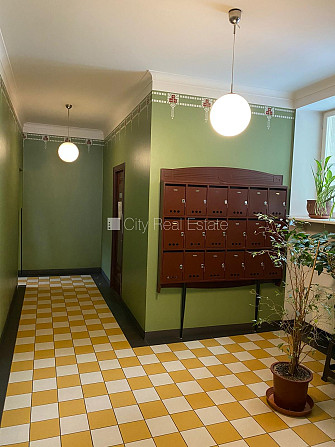 Renovēta māja, pagrabstāvā pieejama noliktava 2.6 m2, ieeja no ielas, ir lifts, istabas Rīga - foto 15