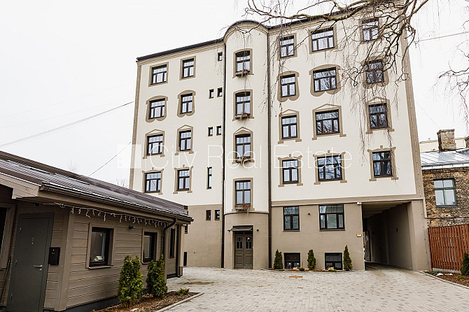 Renovēta māja, labiekārtota apzaļumota teritorija, slēgts pagalms, vieta automašīnai, ieeja Rīga - foto 20