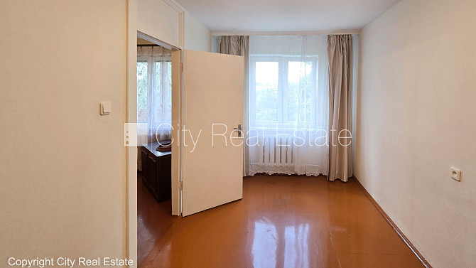 Kāpņu telpa pēc kosmētiskā remonta, lodžija, istabas izolētas 2 gab., centrālā apkure, Rīga - foto 11