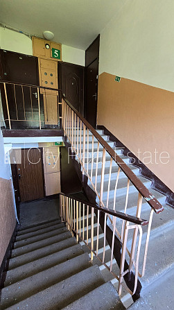 Kāpņu telpa pēc kosmētiskā remonta, lodžija, istabas izolētas 2 gab., centrālā apkure, Rīga - foto 20