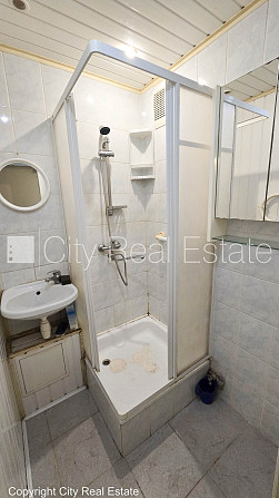 Kāpņu telpa pēc kosmētiskā remonta, lodžija, istabas izolētas 2 gab., centrālā apkure, Rīga - foto 16