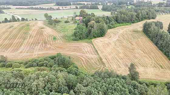 Pārdod lauku viensētu Jēkabpils novadā, Viesītes pagastā tikai 2,3 km no Viesītes centra. 
Īpašums s Екабпилс и Екабпилсский край