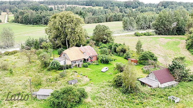 Pārdod lauku viensētu Jēkabpils novadā, Viesītes pagastā tikai 2,3 km no Viesītes centra. 
Īpašums s Екабпилс и Екабпилсский край - изображение 1