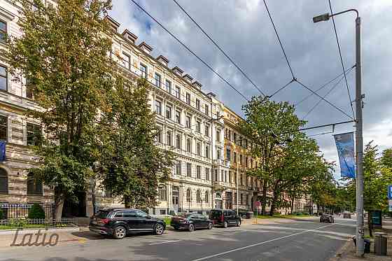 Pārdod dzīvokli vēstniecību rajonā  pretī Bastejkalna parkam
Īpašums atrodas klusā pagalma mājā, uni Рига