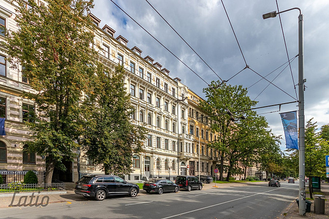Pārdod dzīvokli vēstniecību rajonā  pretī Bastejkalna parkam
Īpašums atrodas klusā pagalma mājā, uni Рига - изображение 2