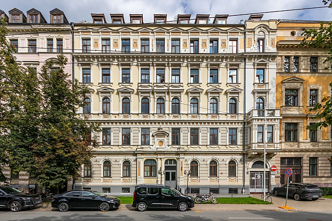 Pārdod dzīvokli vēstniecību rajonā  pretī Bastejkalna parkam
Īpašums atrodas klusā pagalma mājā, uni Рига - изображение 1