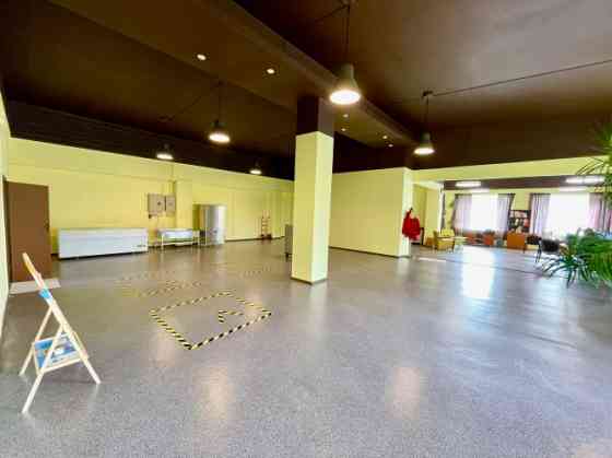 Daudzfukcionālas biroja telpas Iļģuciemā.  Plašas un gaišas open-space telpas ar augstiem gristiem ( Rīga