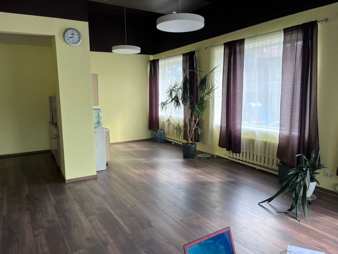 Daudzfukcionālas telpas Iļģuciemā.  1. stāva veikala telpas ar lieliem skatlogiem, kas ir Rīga - foto 8