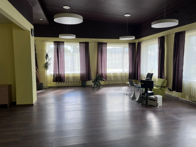 Daudzfukcionālas telpas Iļģuciemā.  1. stāva veikala telpas ar lieliem skatlogiem, kas ir Rīga - foto 6