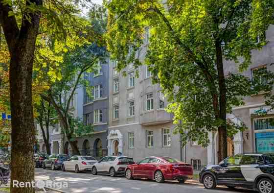 589 / 5 000 Просторная, светлая и солнечная 3-комнатная квартира расположена в Rīga