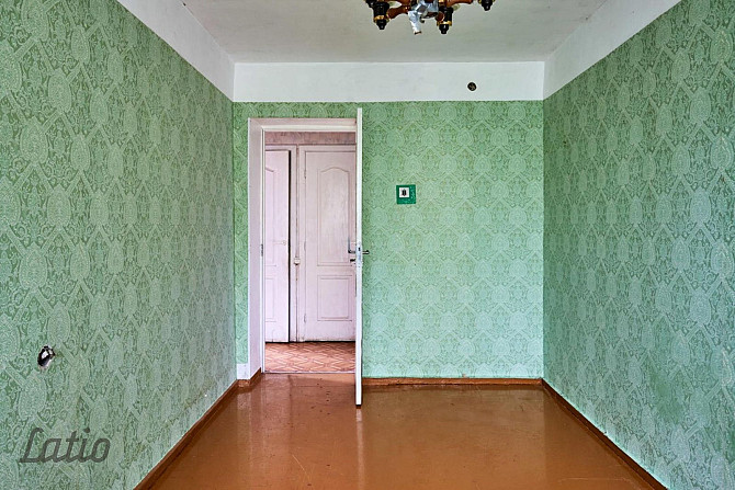 Tiek pārdots 3.istabu dzīvoklis Čehu projekta mājā ar 2 lodžijām, otrajā stāvā.
Izcils Rīga - foto 2