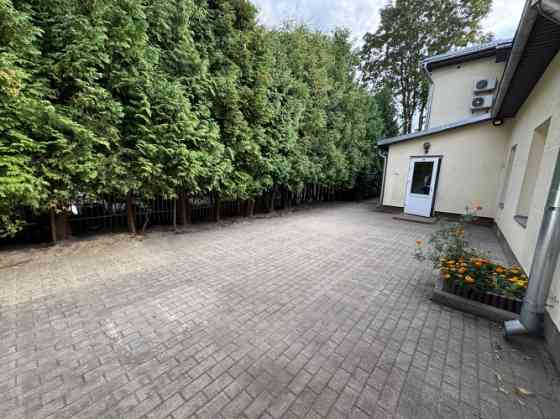 Pārdod biroja telpas Āgenskalnā.  Telpas izvietotas biroja ēkas 1. stāvā; Telpu grupas platība 160 m Rīga