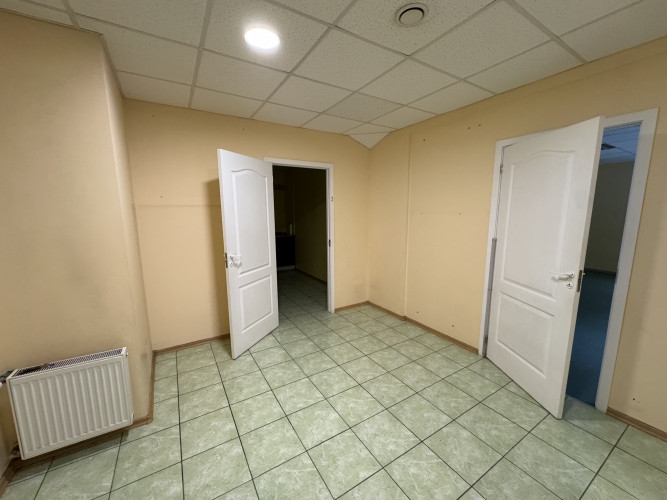 Pārdod biroja telpas Āgenskalnā.  Telpas izvietotas biroja ēkas 1. stāvā; Telpu grupas Rīga - foto 5