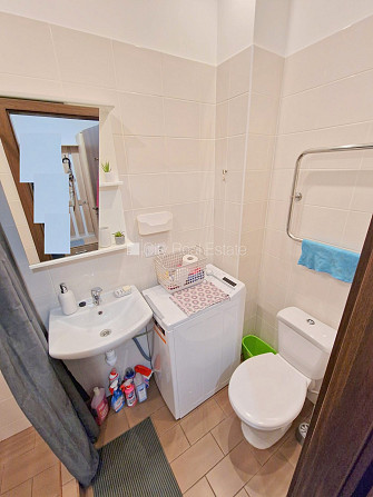 Fasādes māja, renovēta māja, slēgts pagalms, vieta automašīnai, kāpņu telpa pēc Rīga - foto 12