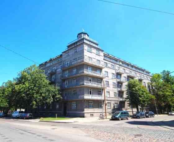 Izīrē gaišu 3 istabu dzīvokli ar balkonu!  Izīrē plašu un mājīgu 3 istabu dzīvokli ar balkonu, kas a Rīga