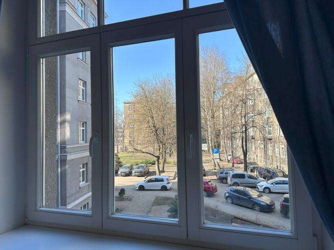 Izīrē gaišu 3 istabu dzīvokli ar balkonu!  Izīrē plašu un mājīgu 3 istabu dzīvokli ar Rīga - foto 4