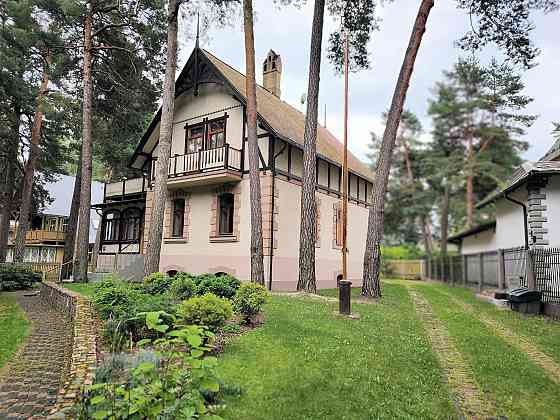 XX gadsimta sākuma savrupmāja uz laba zemes gabala. Rīga