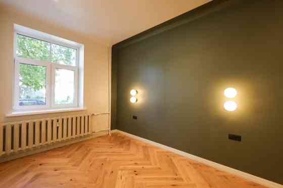 3-комнатная квартира во дворе  Квартира расположена в отремонтированном доме в Рига