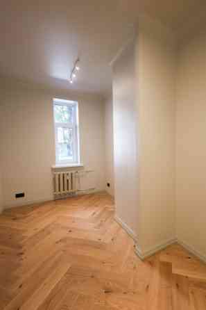 3-комнатная квартира во дворе  Квартира расположена в отремонтированном доме в Рига