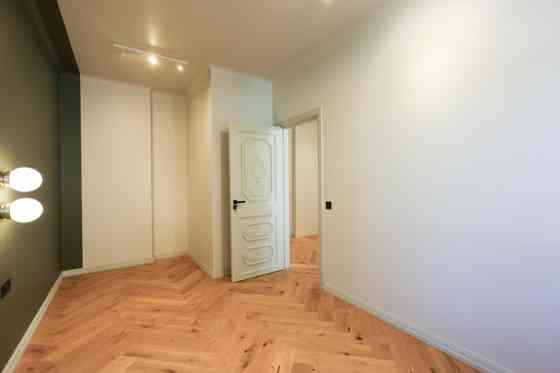 3-комнатная квартира во дворе  Квартира расположена в отремонтированном доме в Рига