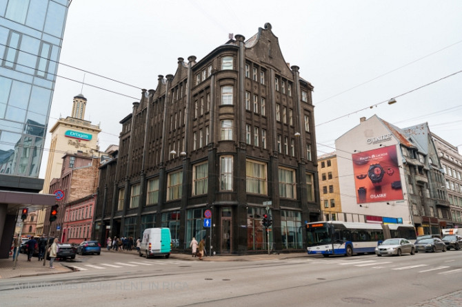 Arhitektoniski pievilcīgs birojs ar četrus metrus augstiem griestiem Centrā.   + 2. stāvs. + Platība Рига - изображение 1