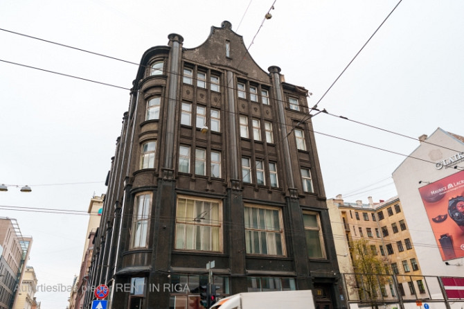 Arhitektoniski pievilcīgs birojs ar četrus metrus augstiem griestiem Centrā.   + 2. stāvs. + Platība Рига - изображение 2