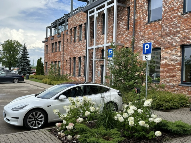 Jauns birojs ar atvērtu plānojumu un 3 izolētām telpām. Birojs atrodas mūsdienīgā biroju Rīga - foto 4