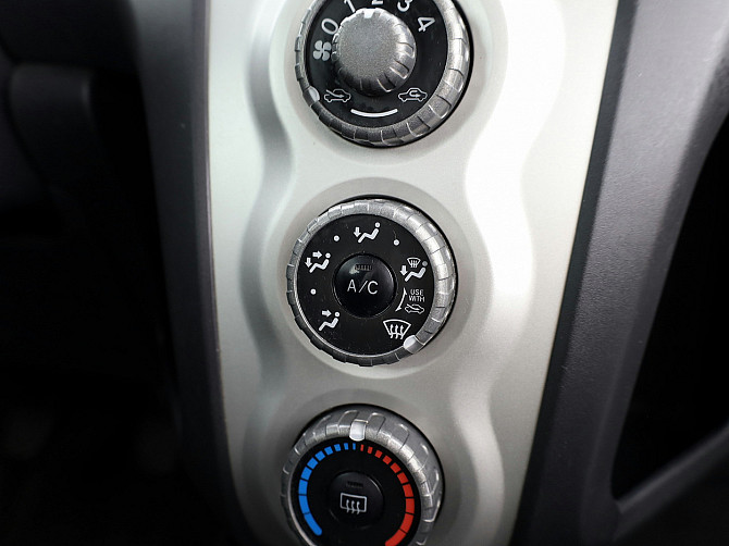 Toyota Yaris Linea Sol A-C 1.0 51kW Таллин - изображение 8