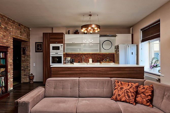 Piedāvājumā izsmalcināts un funkcionāls 4-istabu dzīvoklis vēsturiskā, daļēji renovētā pirmskara ēkā Рига - изображение 9