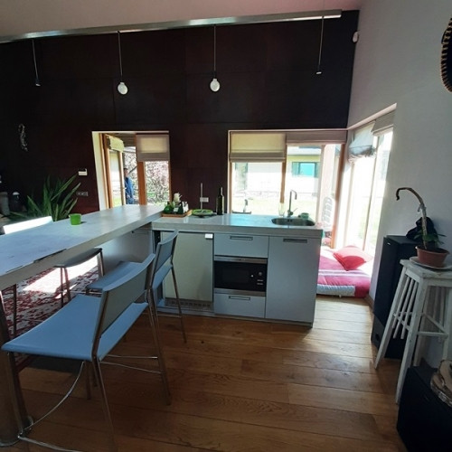 Ilgtermiņa īrei ziemas periodā tiek piedāvāta atpūtas mājiņa ar pirti klusā privātmāju Jūrmala - foto 6