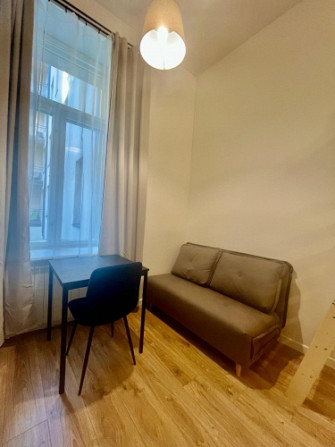 Ilgtermiņa īrei pieejams mūsdienīgs un līdz detaļām pārdomāts studio tipa dzīvoklis Rīga - foto 2