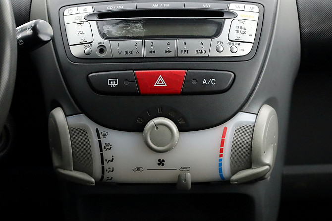 Toyota Aygo Linea Sol A-C 1.0 50kW Таллин - изображение 8
