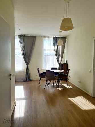 Izīrē 2 istabu dzīvokli centrā, netālu no tirdzniecības centra Mols
Izīrējam plašu un gaišu 2 istabu Rīga