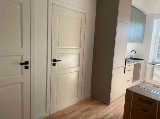 Продается cветлая солнечная 2-комнатная квартира с отдельной кухней.  Планировка Рига