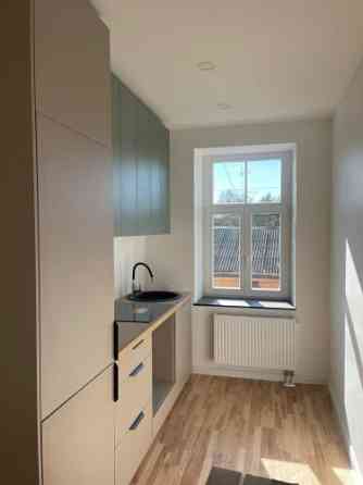 Продается cветлая солнечная 2-комнатная квартира с отдельной кухней.  Планировка Рига