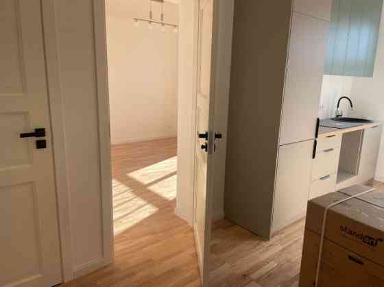 Продается cветлая солнечная 2-комнатная квартира с отдельной кухней.  Планировка Рига