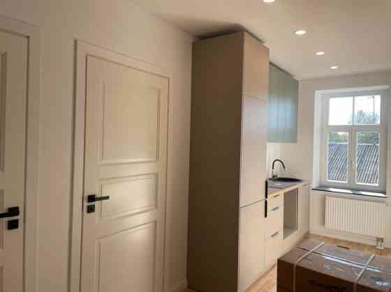 Продается cветлая солнечная 2-комнатная квартира с отдельной кухней.  Планировка Рига